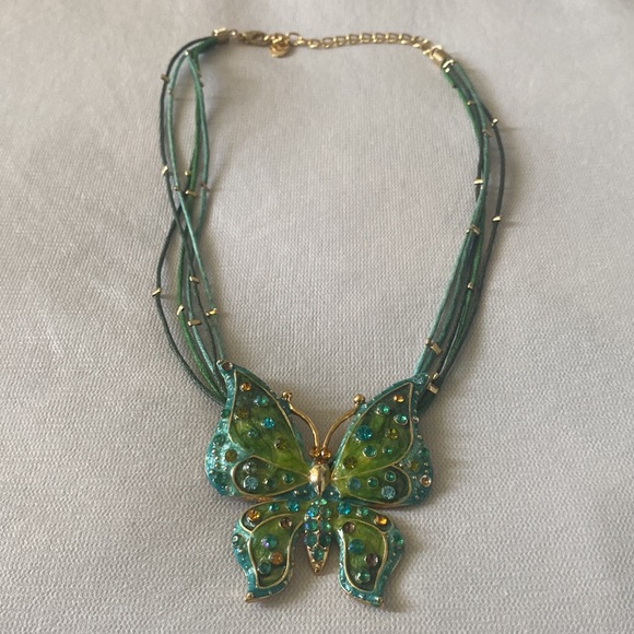 Vintage Butterfly Necklace - Picture 1 of 4